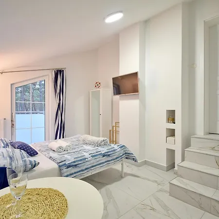 Astoria pokoje i apartamenty przy campingu Biała Mewa-3